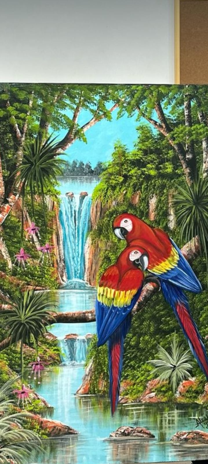 Arte tropical — guacamayas y cascada, Hotel Karimagua